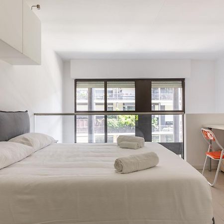 Ferienwohnung Elegant Loft With Balcony! Mailand Exterior foto