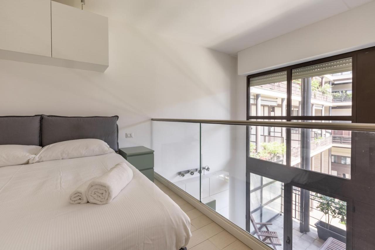 Ferienwohnung Elegant Loft With Balcony! Mailand Exterior foto