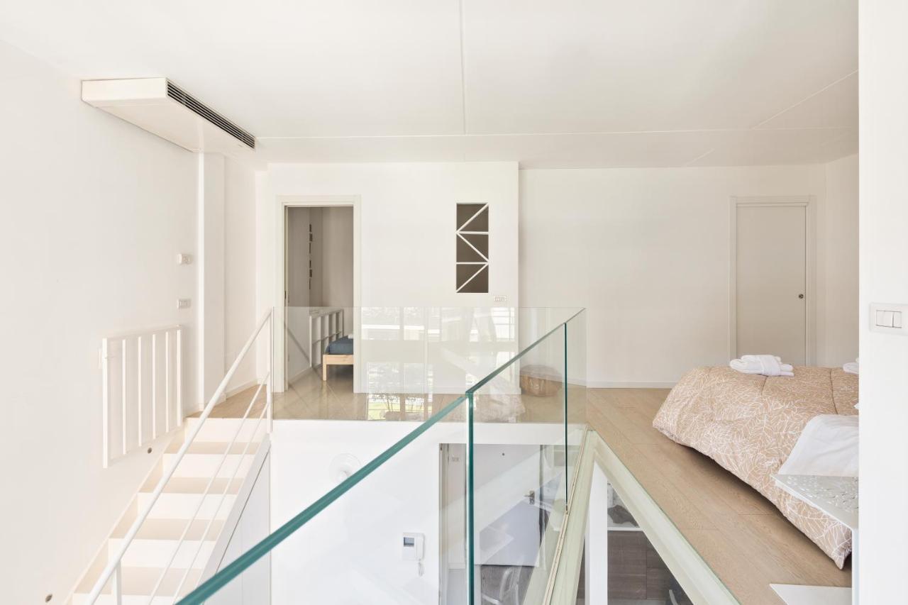 Ferienwohnung Elegant Loft With Balcony! Mailand Exterior foto