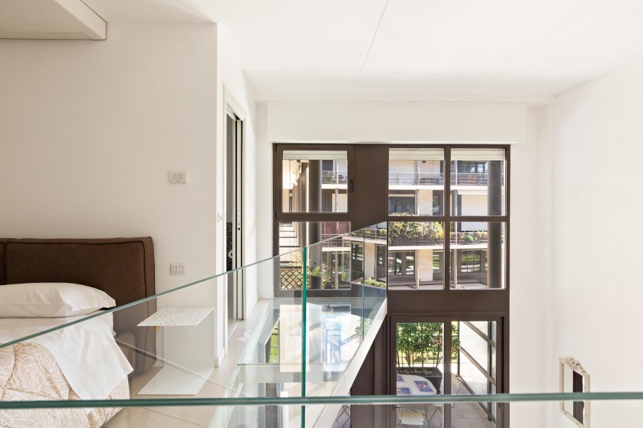 Ferienwohnung Elegant Loft With Balcony! Mailand Exterior foto