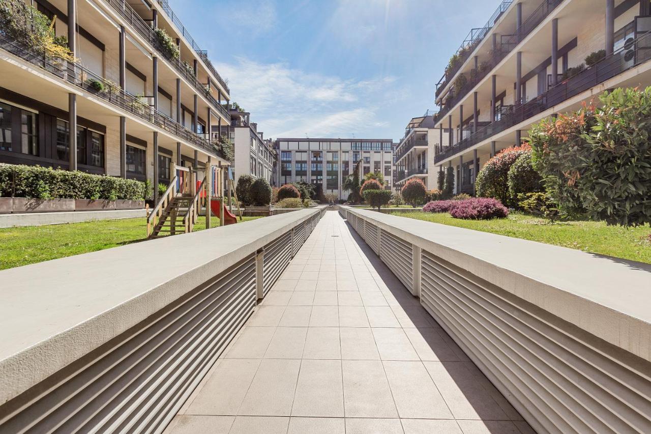 Ferienwohnung Elegant Loft With Balcony! Mailand Exterior foto